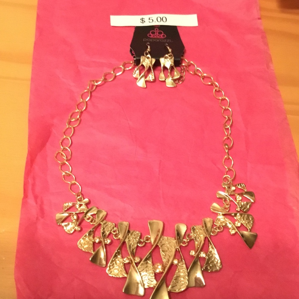 Gold tone necklace and earrings SET.